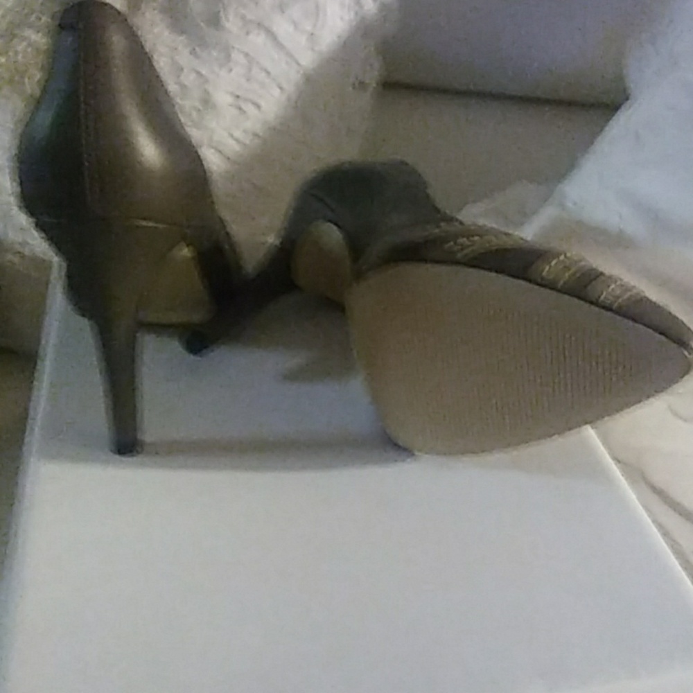 Shoes - Picture 4 of 4